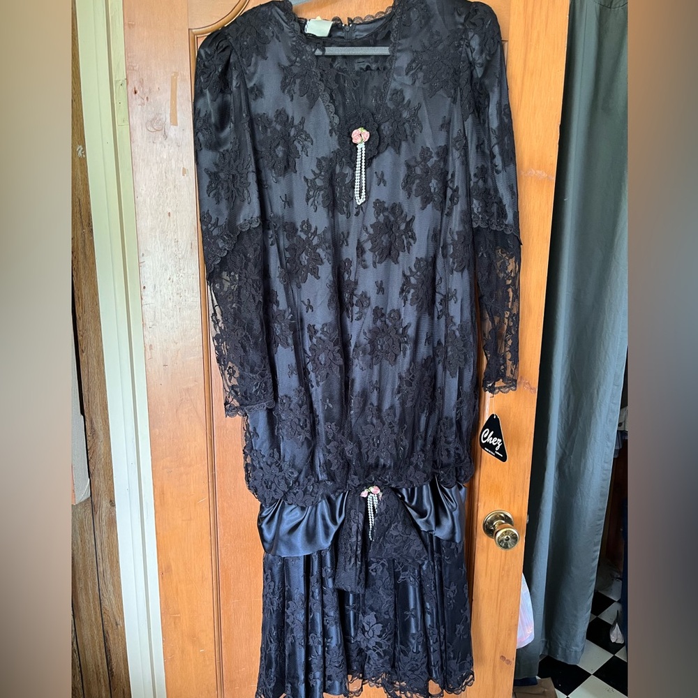 Chic Black Floral Lace Long Sleeve Dress